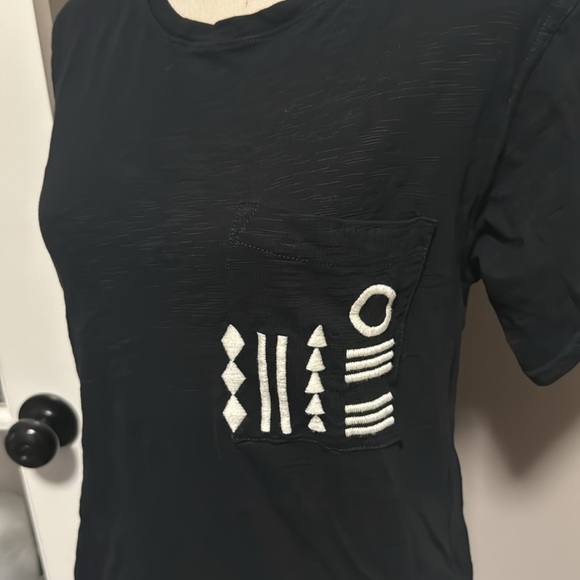 Madewell size xs black short sleeve embroidered pocket tshirt - Picture 2 of 3